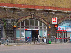 Vauxhall Station entrance in South Lambeth Road (now closed)